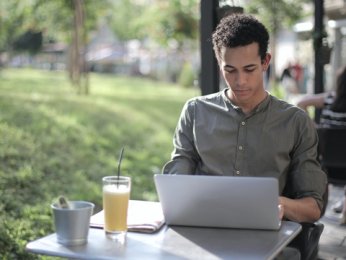 要想稳定网站排名，需要配合seo公司优化工作