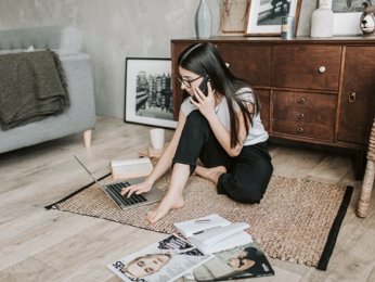 SEO主要是通过对网站本身的调整，从而进一步网站在搜索引擎中的排名